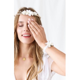 Flower wrist corsage, white
